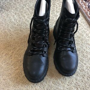 Sorel Lennox lace waterproof combat boot.   Worn only one time.  Like new!!